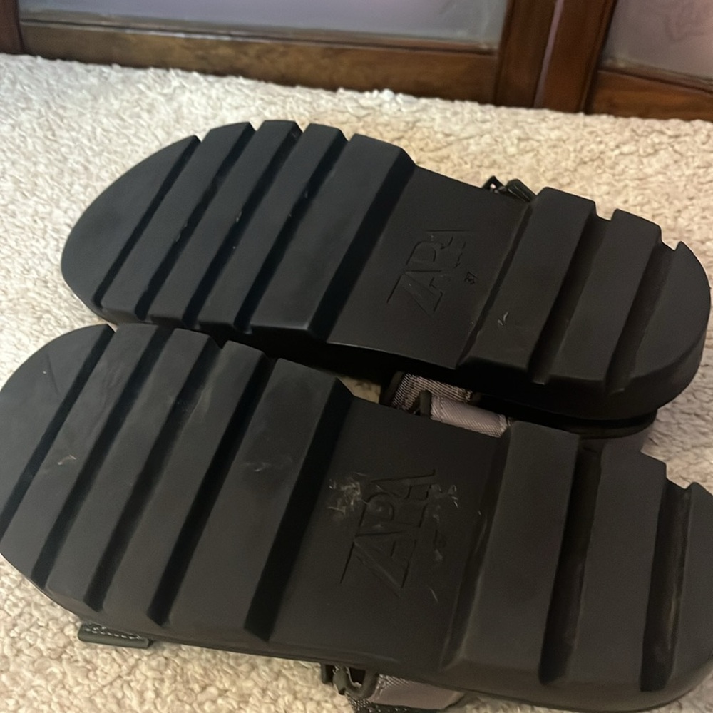 ZARA Metal Buckle Strappy Ladies sandals - Picture 7 of 8